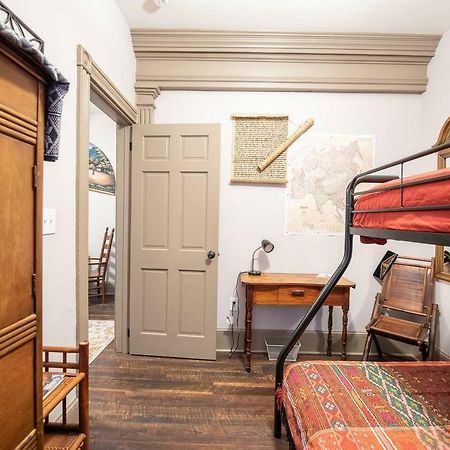 Cozy Hideaway In The Heart Of Lancaster Apartamento Exterior foto