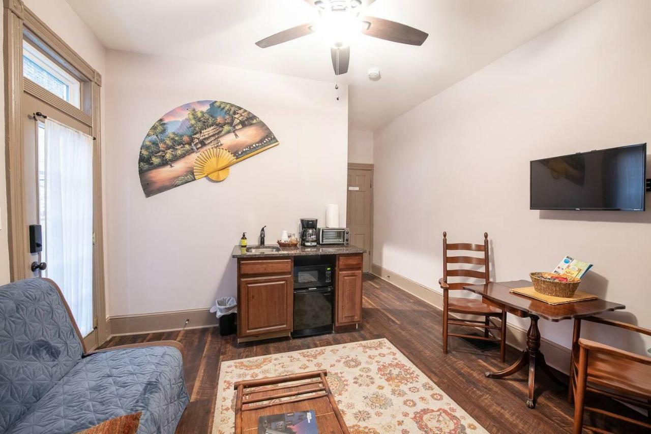 Cozy Hideaway In The Heart Of Lancaster Apartamento Exterior foto
